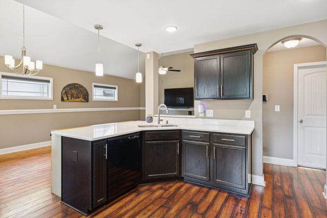 510 Sourwood Dr, Clarksville, TN 37042