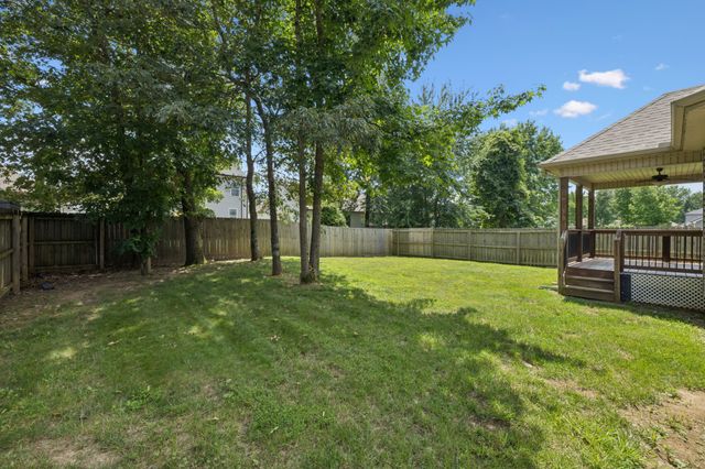 510 Sourwood Dr, Clarksville, TN 37042