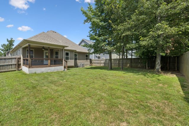 510 Sourwood Dr, Clarksville, TN 37042