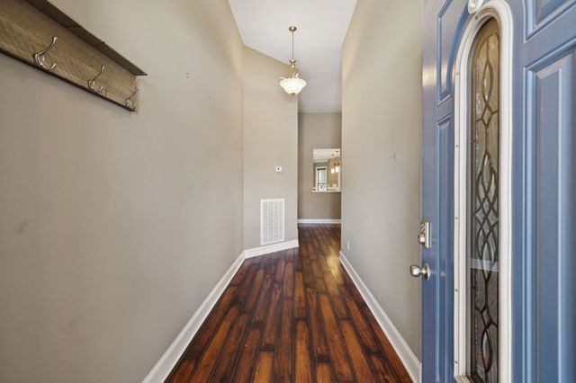 510 Sourwood Dr, Clarksville, TN 37042
