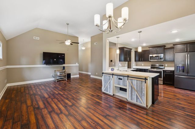 510 Sourwood Dr, Clarksville, TN 37042