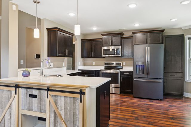 510 Sourwood Dr, Clarksville, TN 37042