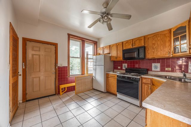 2842 W Augusta Boulevard 2W, Chicago, IL 60622