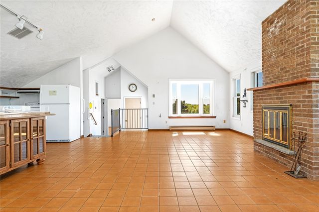 39 White Swan Drive, Narragansett, RI 02882