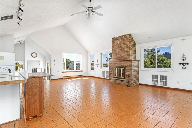 39 White Swan Drive, Narragansett, RI 02882