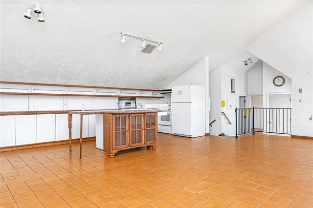 39 White Swan Drive, Narragansett, RI 02882