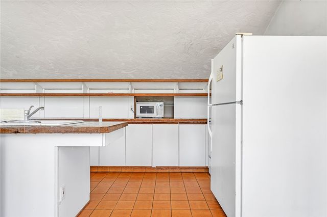 39 White Swan Drive, Narragansett, RI 02882