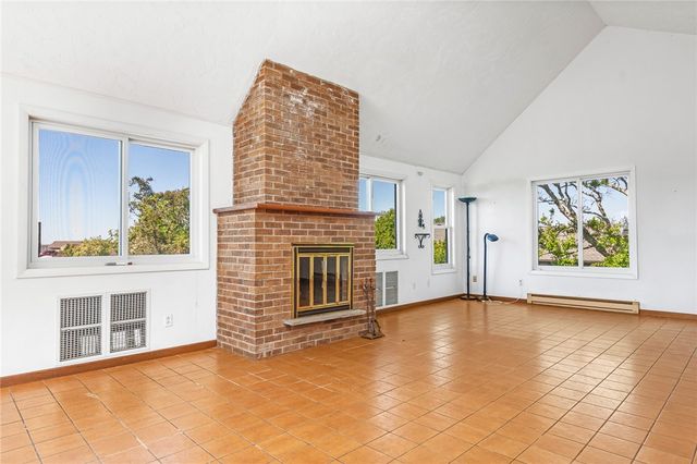39 White Swan Drive, Narragansett, RI 02882