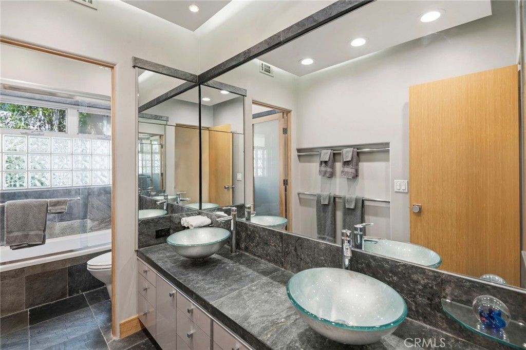 Image 27 of property listing at 18 Alonda, Lake Forest, CA 92610