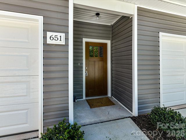 651 Stillgreen Lane, Charlotte, NC 28214
