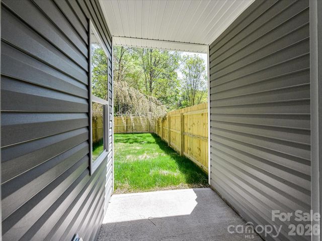 651 Stillgreen Lane, Charlotte, NC 28214