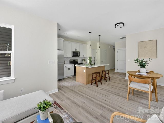 651 Stillgreen Lane, Charlotte, NC 28214