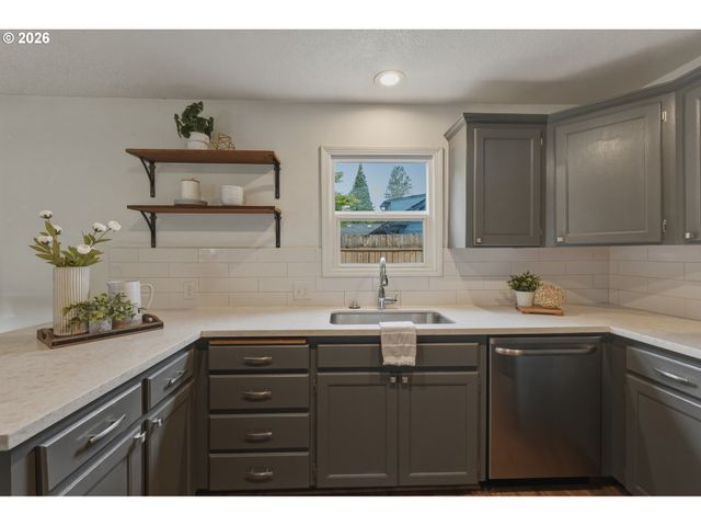 3360 Se ROCKWOOD St, Milwaukie, OR 97222