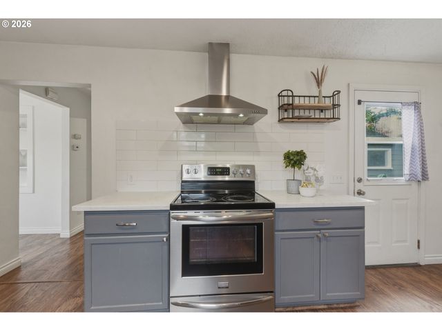 3360 Se ROCKWOOD St, Milwaukie, OR 97222