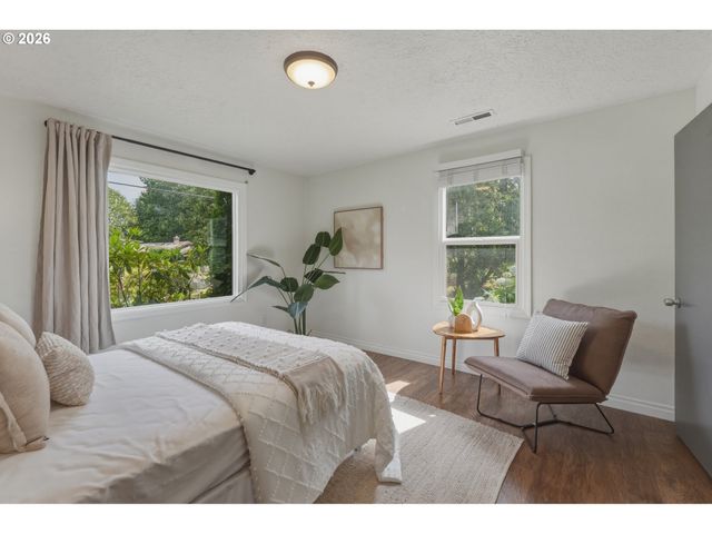 3360 Se ROCKWOOD St, Milwaukie, OR 97222