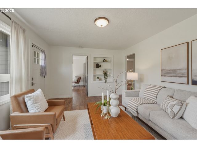 3360 Se ROCKWOOD St, Milwaukie, OR 97222