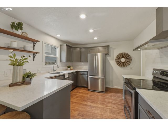 3360 Se ROCKWOOD St, Milwaukie, OR 97222
