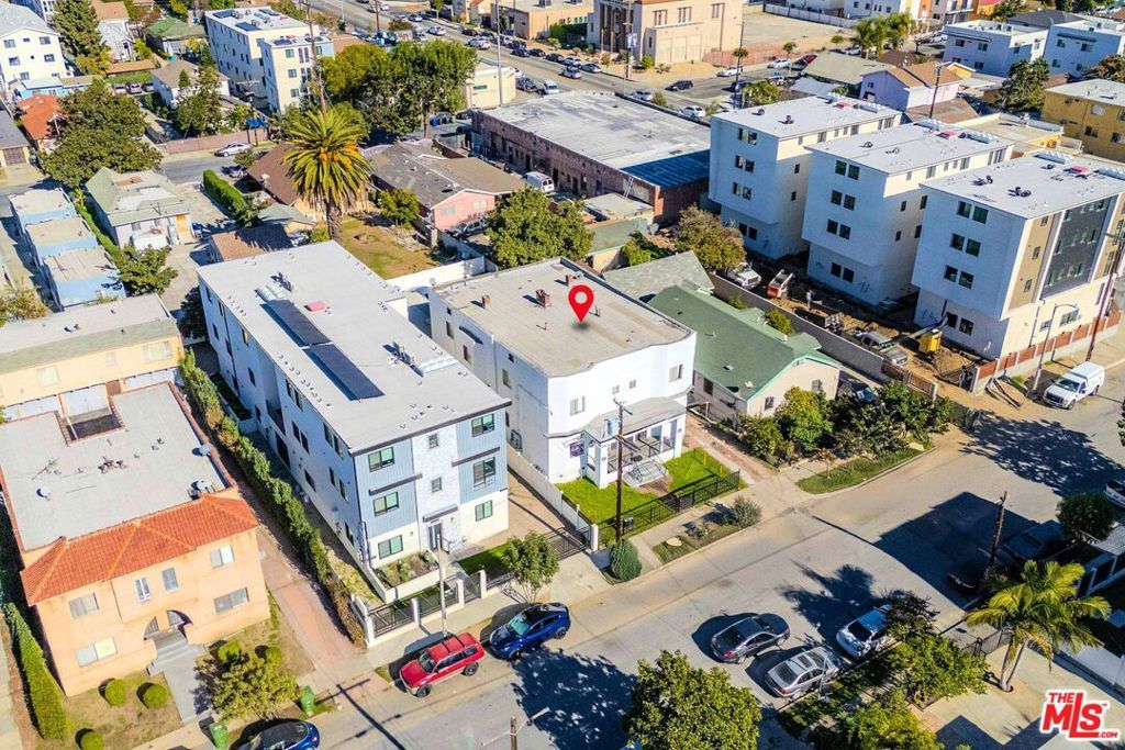 Image 1 of property listing at 1419 W 36th Street, Los Angeles, CA 90018