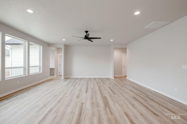 8318 E Bright Angel Dr, Nampa, ID 83687