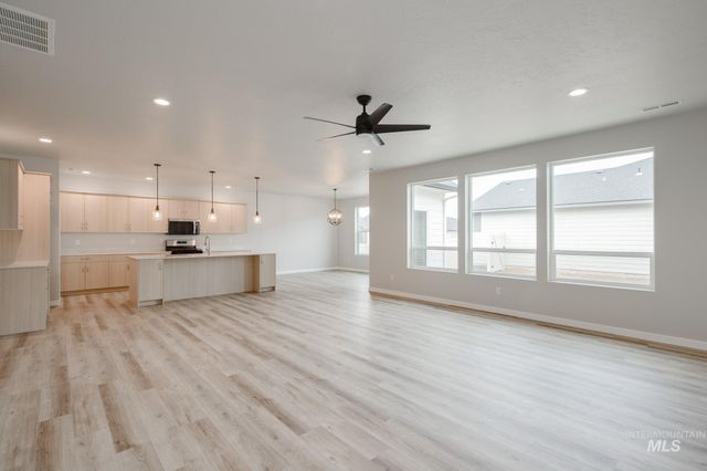 8318 E Bright Angel Dr, Nampa, ID 83687