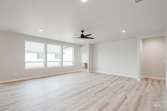 8318 E Bright Angel Dr, Nampa, ID 83687