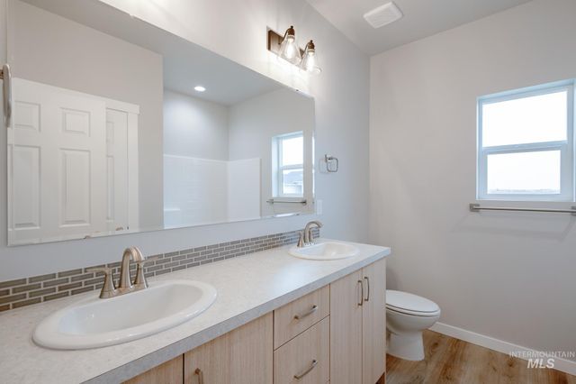 8318 E Bright Angel Dr, Nampa, ID 83687