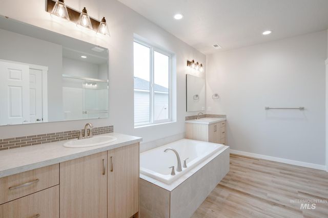 8318 E Bright Angel Dr, Nampa, ID 83687