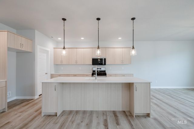 8318 E Bright Angel Dr, Nampa, ID 83687