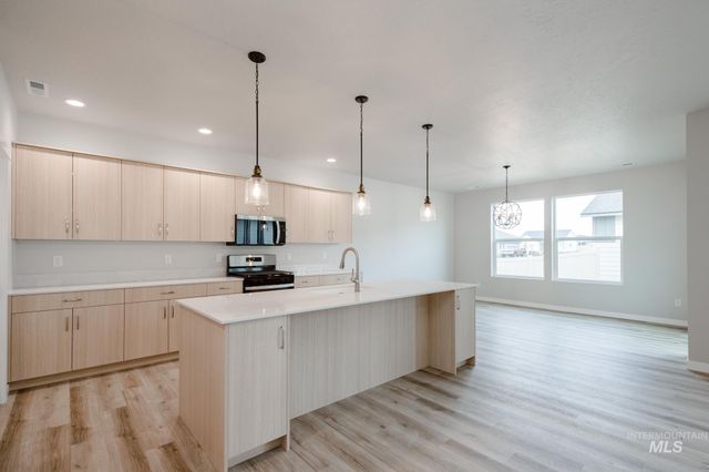 8318 E Bright Angel Dr, Nampa, ID 83687