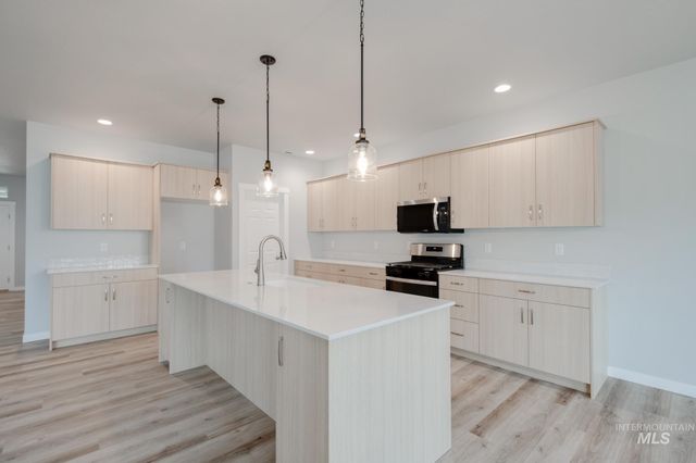 8318 E Bright Angel Dr, Nampa, ID 83687