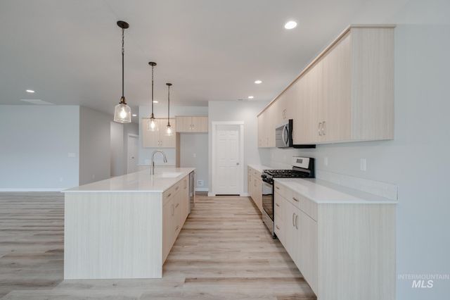 8318 E Bright Angel Dr, Nampa, ID 83687