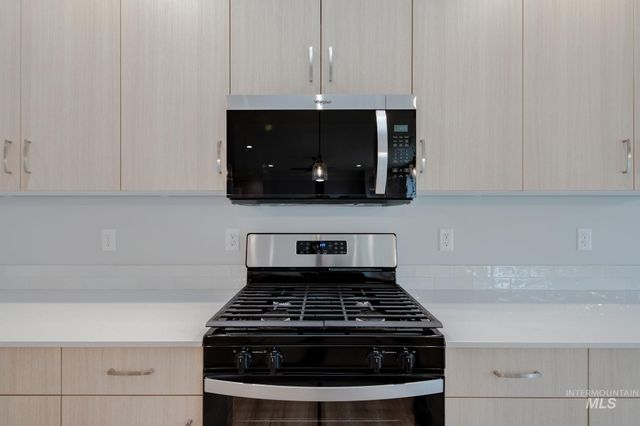 8318 E Bright Angel Dr, Nampa, ID 83687