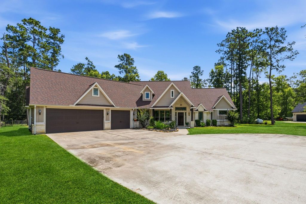 209 County Road 6324, Dayton, TX 77535