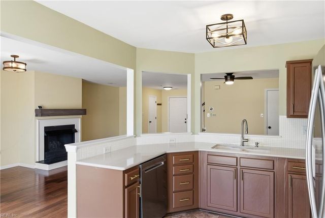 5016 Heathglen CIR, Virginia Beach, VA 23456