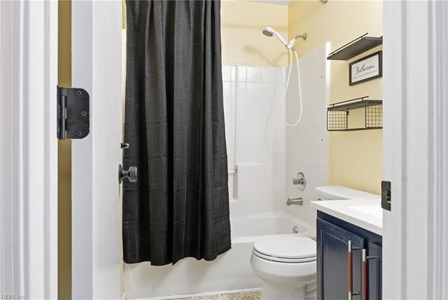 5016 Heathglen CIR, Virginia Beach, VA 23456