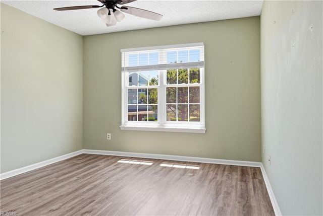 5016 Heathglen CIR, Virginia Beach, VA 23456