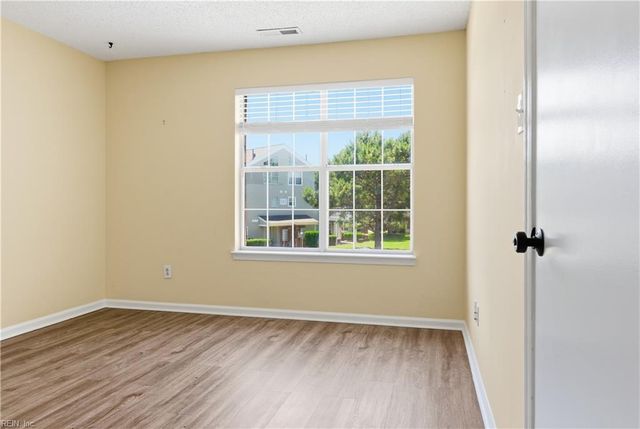 5016 Heathglen CIR, Virginia Beach, VA 23456