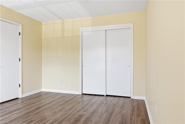 5016 Heathglen CIR, Virginia Beach, VA 23456
