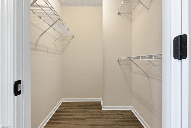 5016 Heathglen CIR, Virginia Beach, VA 23456