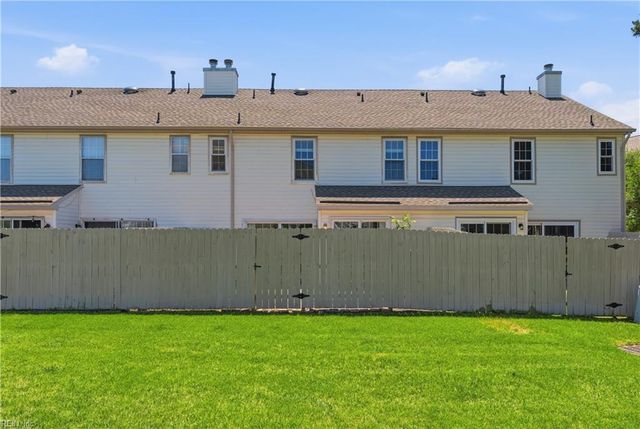 5016 Heathglen CIR, Virginia Beach, VA 23456