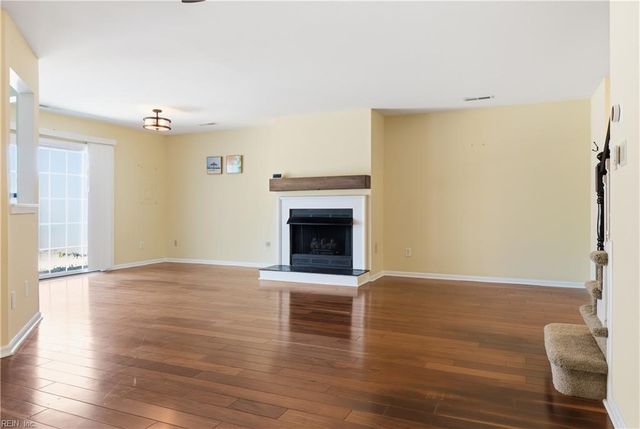 5016 Heathglen CIR, Virginia Beach, VA 23456