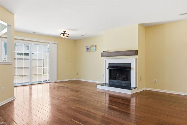 5016 Heathglen CIR, Virginia Beach, VA 23456