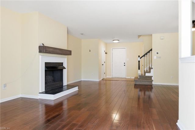 5016 Heathglen CIR, Virginia Beach, VA 23456