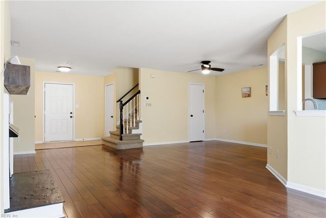 5016 Heathglen CIR, Virginia Beach, VA 23456