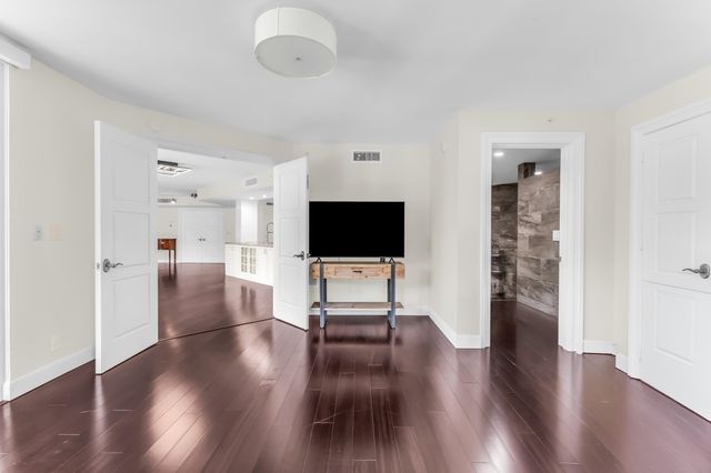 100 SE 5TH Avenue 202, Boca Raton, FL 33432