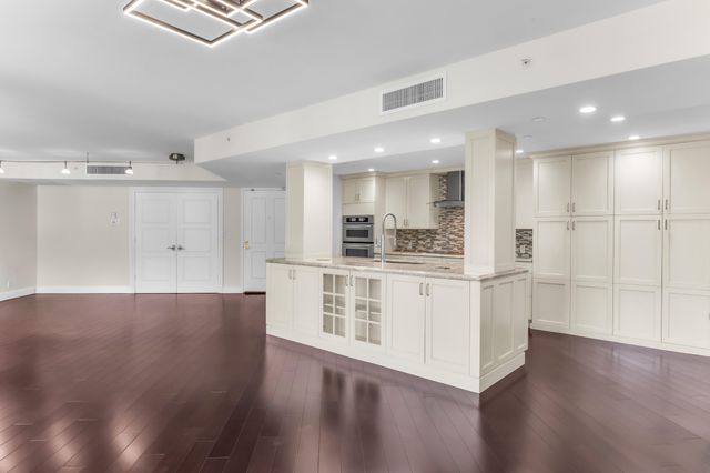 100 SE 5TH Avenue 202, Boca Raton, FL 33432