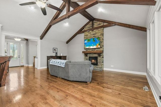 2600 SE Creek Ridge Court, Blue Springs, MO 64014