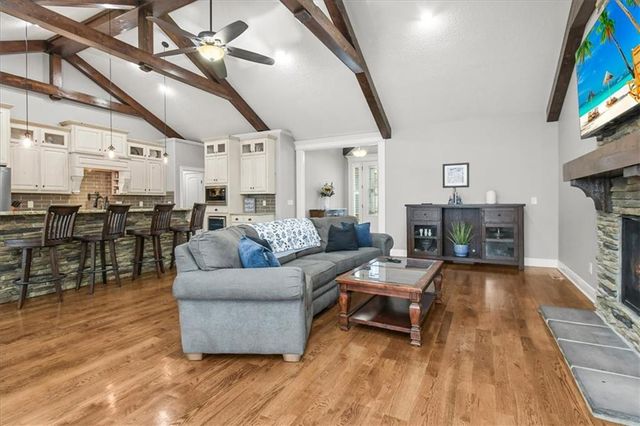 2600 SE Creek Ridge Court, Blue Springs, MO 64014