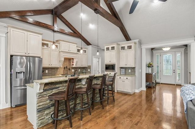 2600 SE Creek Ridge Court, Blue Springs, MO 64014