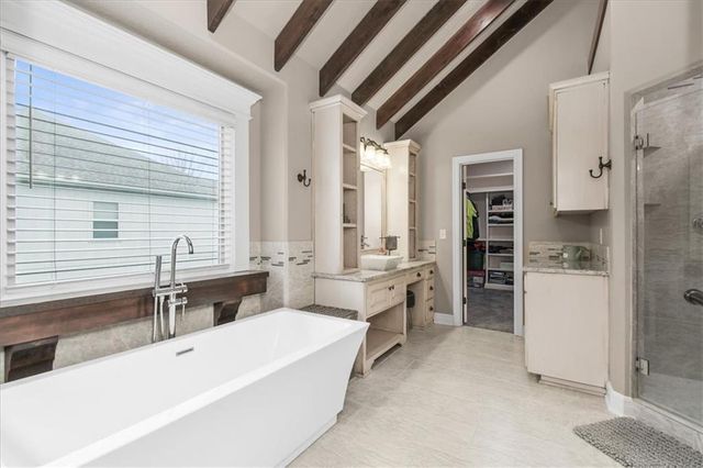 2600 SE Creek Ridge Court, Blue Springs, MO 64014